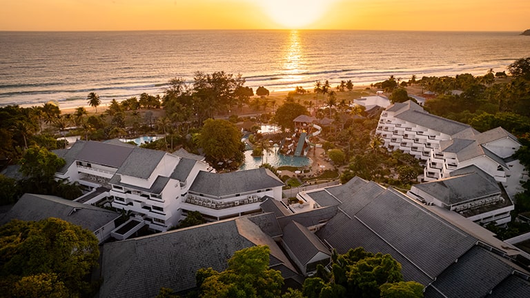 Thavorn Palm Beach Resort