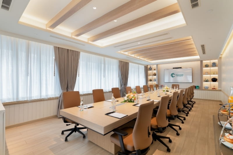 Элегантный и хорошо продуманный конференц-зал в Пхукете — Thavorn Palm Beach.