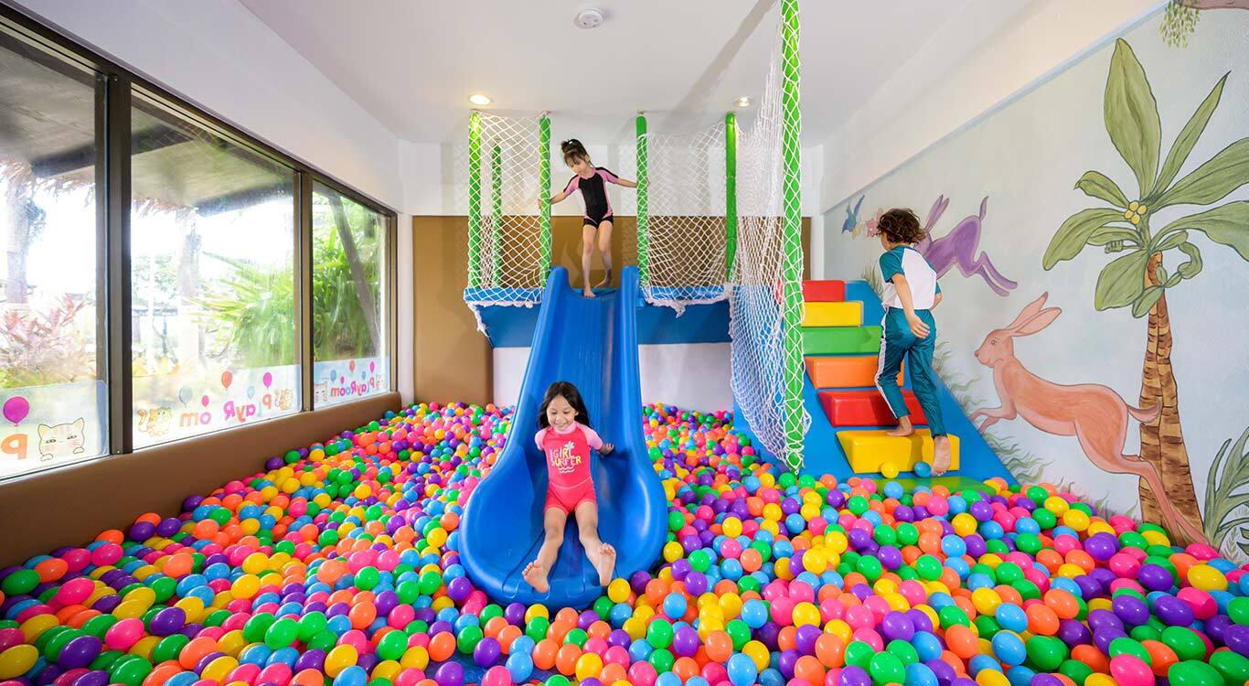 Hotel with Kids Club featuring an indoor playground