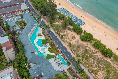Swimming pool with a Karon Beach view in Phuket